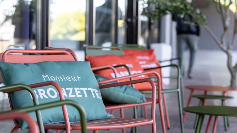 Mobilier Salon Club House pour accompagner vos événements professionnels à Marseille