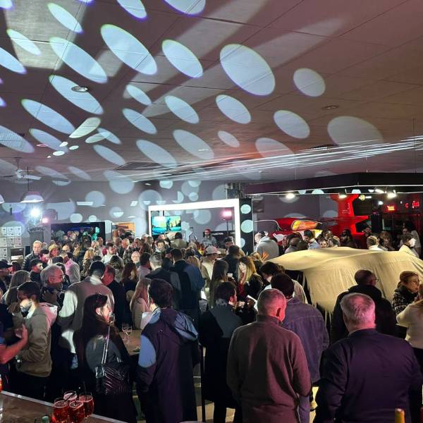 Ambiance festive de la soirée après-ski à Aix en Provence dans les Bouches-du-Rhône