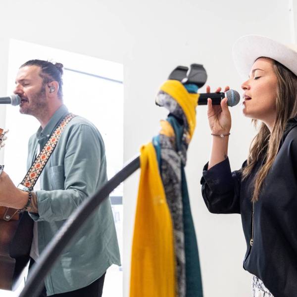 Duo musical acoustique lors d'un garden party dans le Var