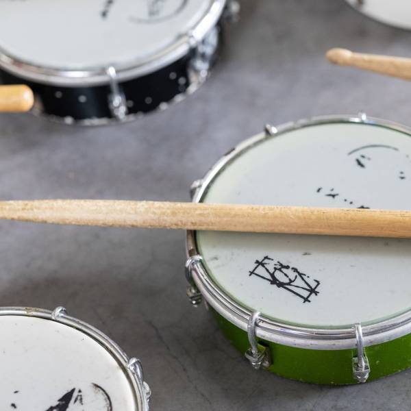 Instruments brésiliens de percussion utilisés pour un atelier Batucada en région PACA
