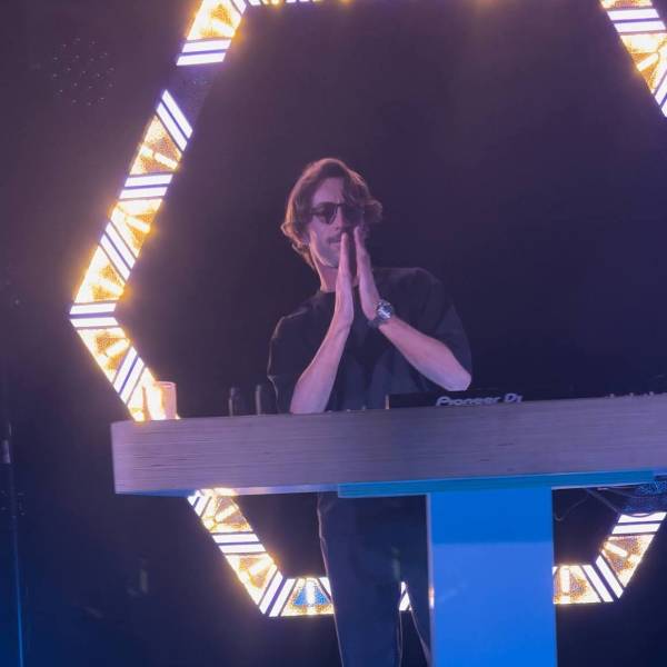 Scène avec DJ lors de la soirée d’entreprise