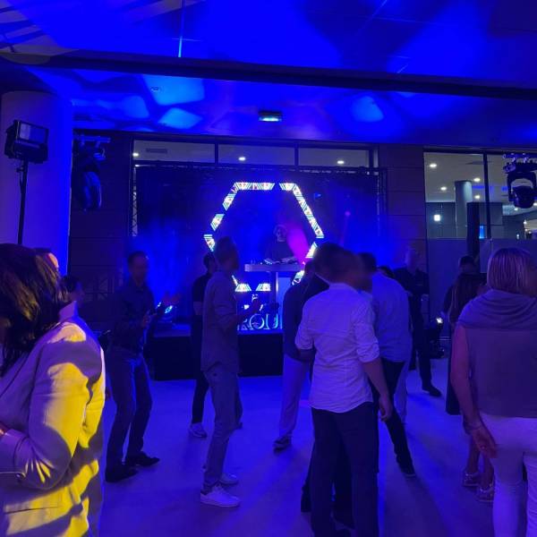 Scène avec DJ lors de la soirée d’entreprise