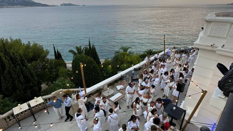 Soirée d’entreprise : Thème “Soirée Blanche” à Marseille, Aix-en-Provence et Toulon en région PACA