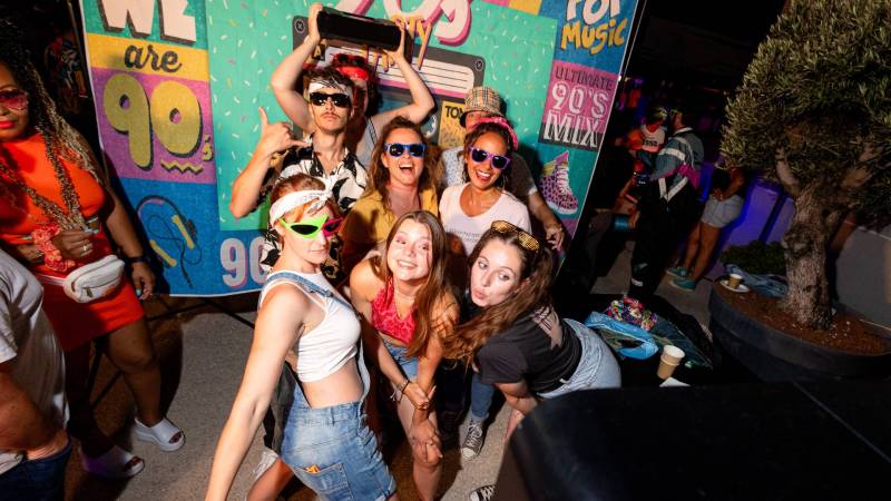 Soirée d’entreprise : Thème “Années Disco & Générations 70’s, 80’s, 90’s, 00’s” à Marseille et dans toute la région PACA