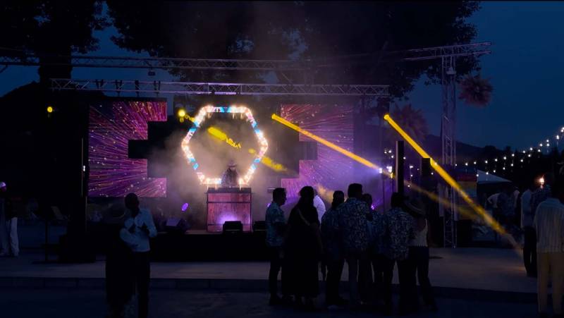 DJ en action lors de l'événement Coachella